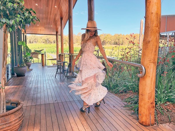 Le charme de la robe bohème à l'honneur chez les adeptes de la mode