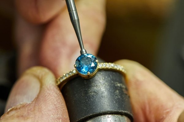 Pourquoi choisir des pierres polies pour vos bijoux ?