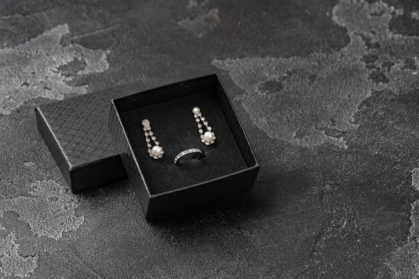 Découvrez les boîtes à bijoux en cuir de qualité